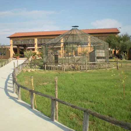 Agriturismo Il Borghetto مزرعة للإقامة *
